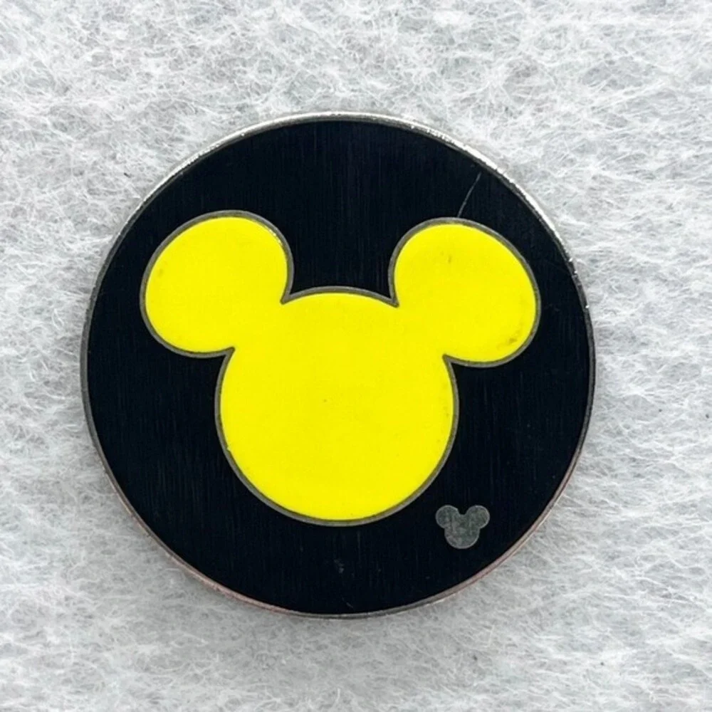🔮 5/$25 Disney Yellow Mickey Mouse Icon Pin
